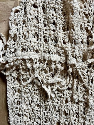 Gilet crochet beige lungo con frange