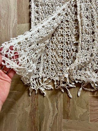 Gilet crochet beige lungo con frange