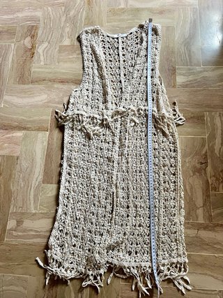 Gilet crochet beige lungo con frange