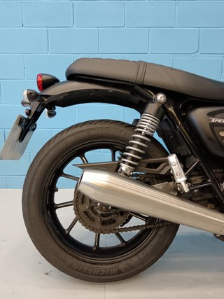 Triumph Speed Twin 900 Negra y Blanca