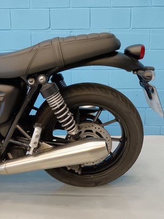 Triumph Speed Twin 900 Negra y Blanca