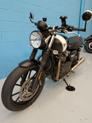 Triumph Speed Twin 900 Negra y Blanca