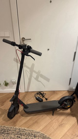Patinete Eléctrico Xiaomi + Casco + Cable