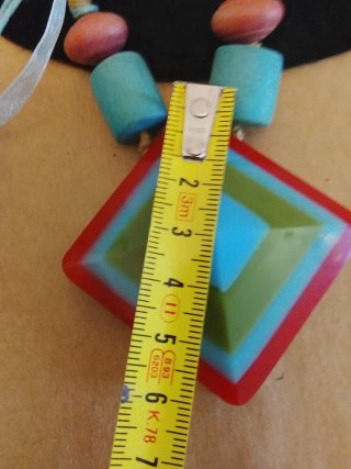 Collari in pietra multicolore