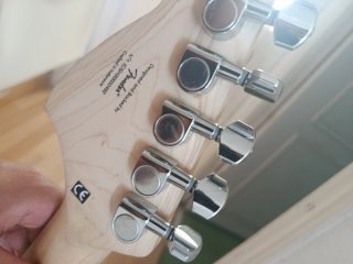 Guitarra Fender Squier + Amplificador Frontman