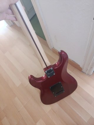 Guitarra Fender Squier + Amplificador Frontman