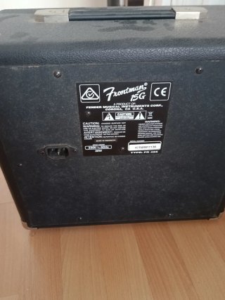 Guitarra Fender Squier + Amplificador Frontman