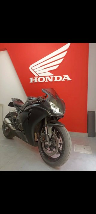 Honda CBR 1000rr Negra