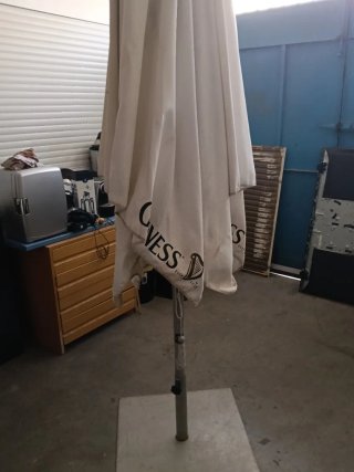 Sombrilla Parasol Grande Guinness Blanca