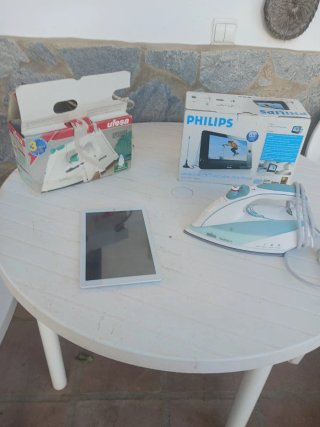 Lote: Plancha Braun, DVD Portátil Philips, Tablet