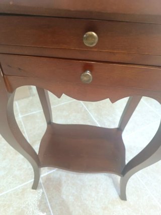 Mesita auxiliar de madera