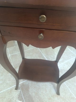 Mesita auxiliar de madera