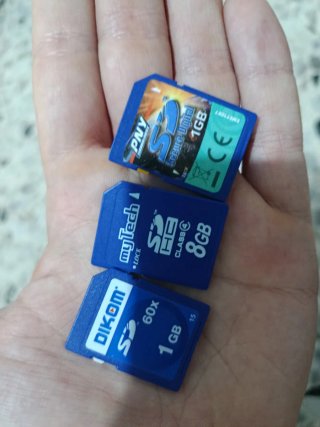 Schede SD 1GB e 8GB (DIKOM, PNY, myTech)