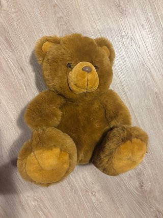 Oso de peluche clásico marrón
