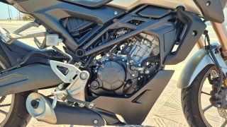 Honda cb125r