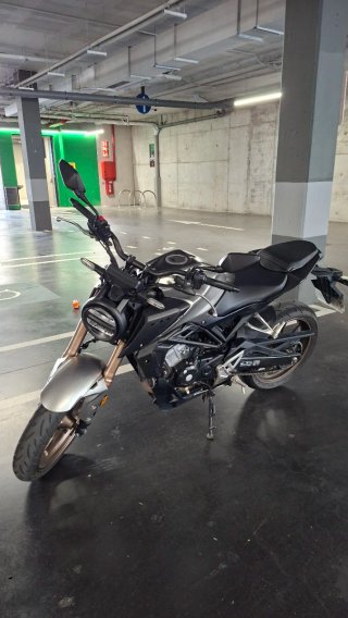 Honda cb125r