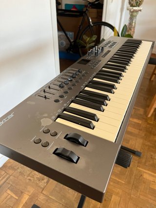 Nektar Impact LX61+ + soporte + pedal sustain