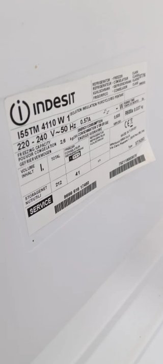 Nevera Indesit pequeña 144 X 54 X 54 cm