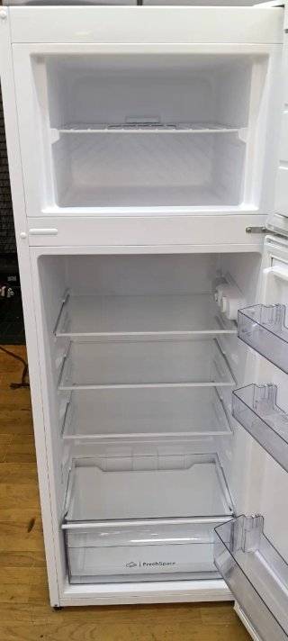 Nevera Indesit pequeña 144 X 54 X 54 cm