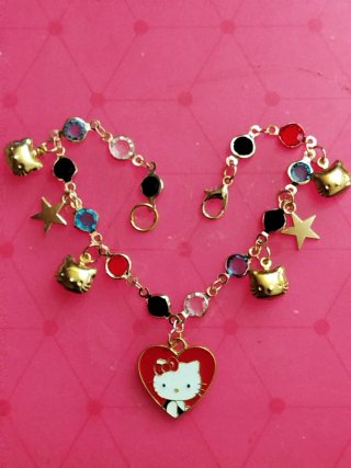 Pulsera Hello Kitty con charms y piedras