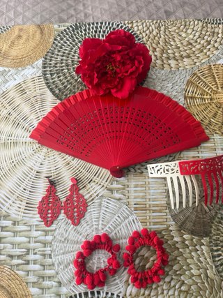 Lote Flamenco: Abanico, Flor, Pendientes, Peinetas