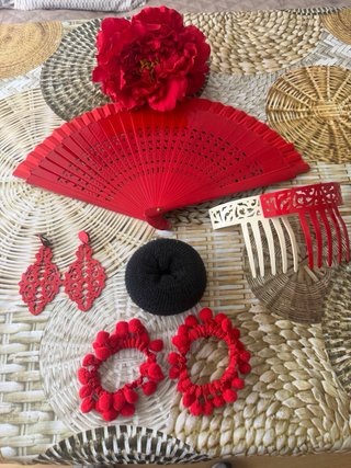 Lote Flamenco: Abanico, Flor, Pendientes, Peinetas