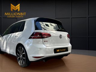 Volkswagen Golf GTI Performance 2.0 TSI 230CV DSG BMT