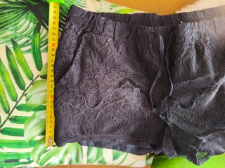 Pantalón corto negro encaje mujer.