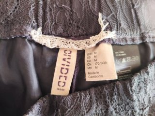 Pantalón corto negro encaje mujer.