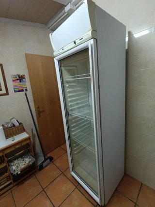 Nevera expositora cristal negra