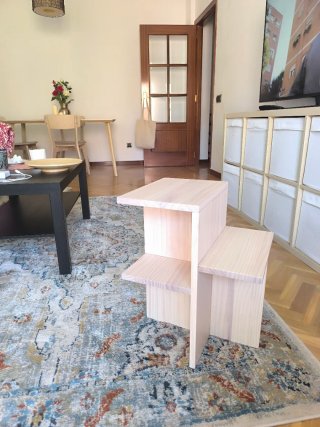 Mesa auxiliar de madera maciza