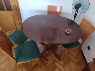 Mesa de comedor ovalada