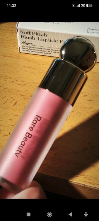 Blush rare beauty + libros