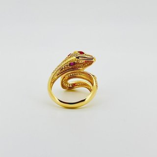 ANILLO SERPIENTE CON CIRCONITAS BLANCO Y ROJO. Oro