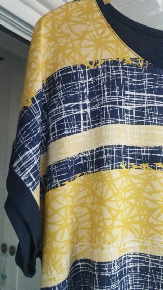 Camiseta rayas azul marino y amarillo