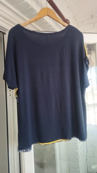 Camiseta rayas azul marino y amarillo
