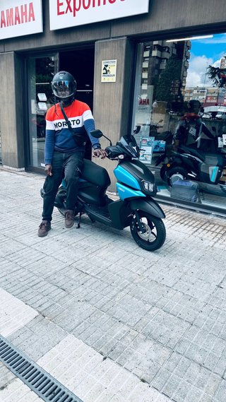 Yamaha RayZR 125 Scooter Automática