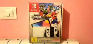 Nintendo Switch OLED + Super Mario Bros. Wonder