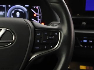 Lexus UX 2023