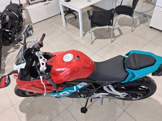 KOVE 350RR Roja y Azul