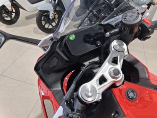 KOVE 350RR Roja y Azul