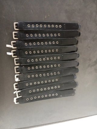 Pulseras Negras con Hebillas y Ojales Piel