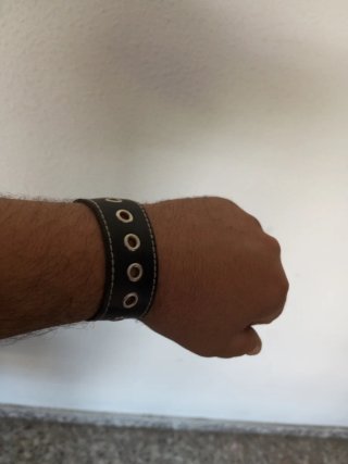 Pulseras Negras con Hebillas y Ojales Piel
