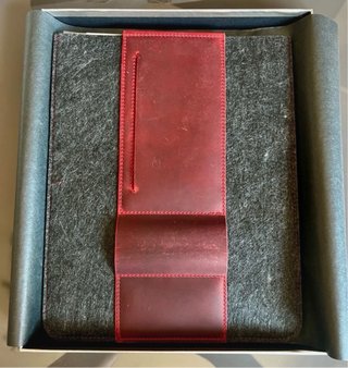 Custodia per tablet in pelle bordeaux