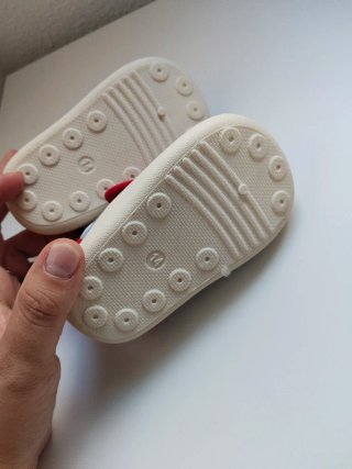 Zapatillas infantiles respetuosas