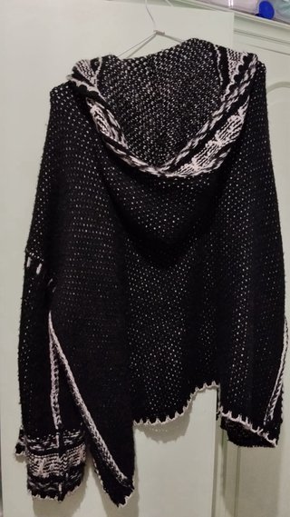 Chaqueta tejida con capucha