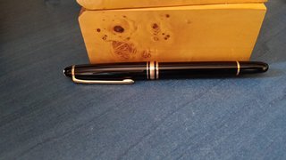 Penne Montblanc nere con dettagli dorati