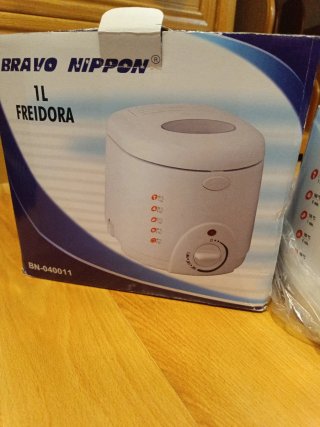 Freidora Eléctrica Blanca