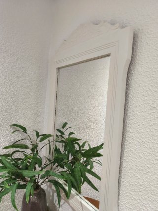 Mesa consola blanca y espejo