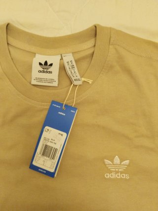 Camiseta Adidas Beige Talla M + Calcetines Wilson